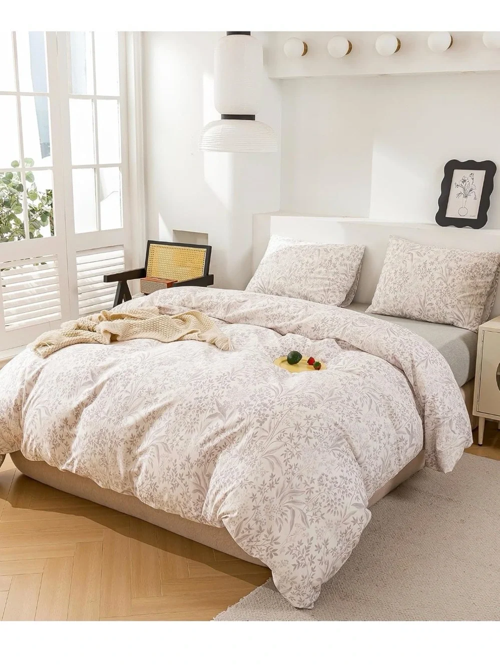 King Duvet Cover Set in Light Beige Floral